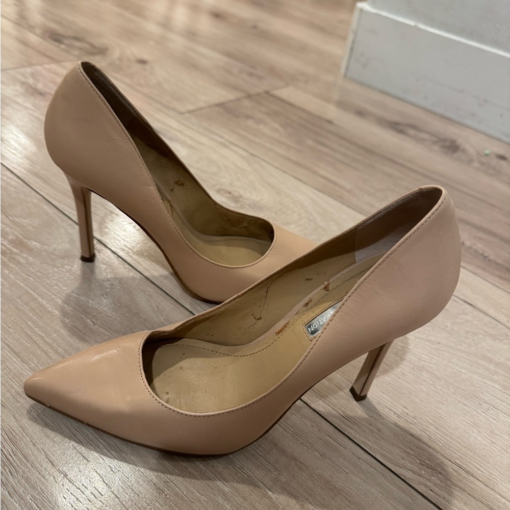 BCBG génération pump heels size 6